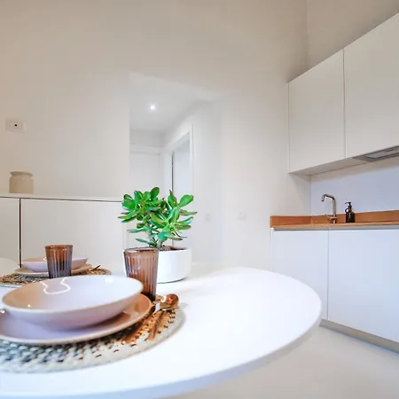 Pure Living Apartment *