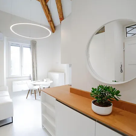 Pure Living Apartment *